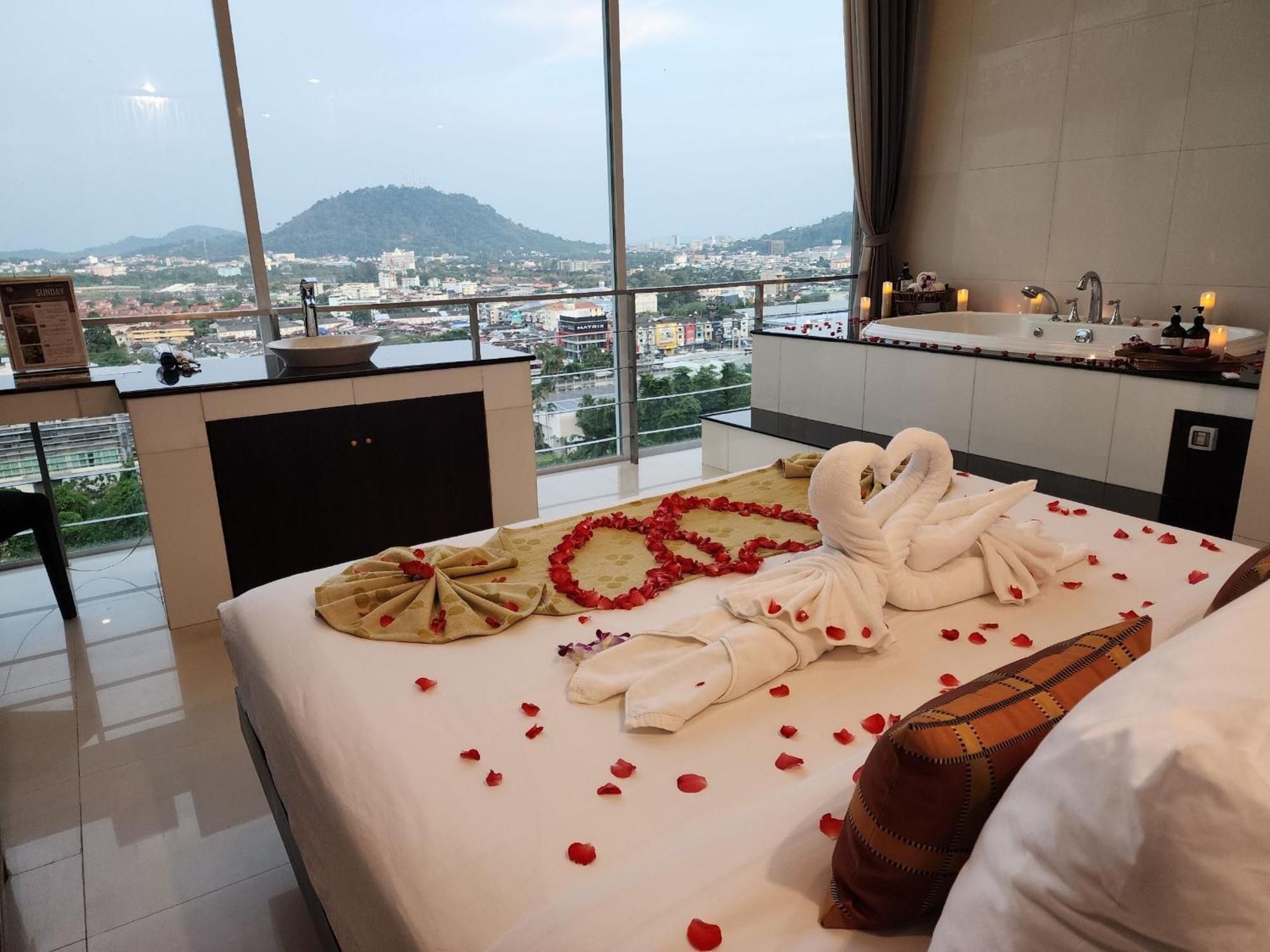 Hilltop Wellness Resort Kathu Buitenkant foto
